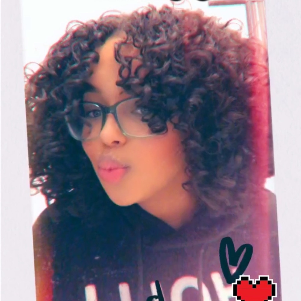 Meet your Posher, Danais